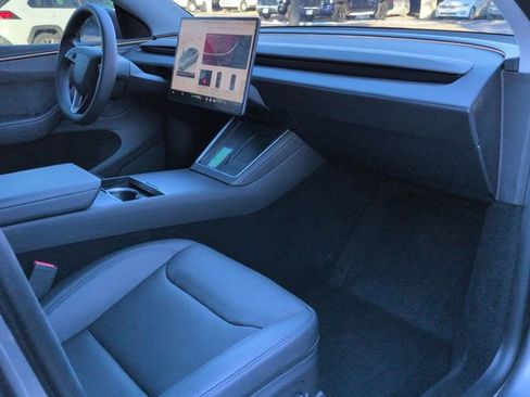Used 2026 Tesla Model Y Long Range image 30