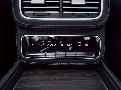 Used 2025 Mercedes-Benz Maybach GLS 600 4MATIC image 61