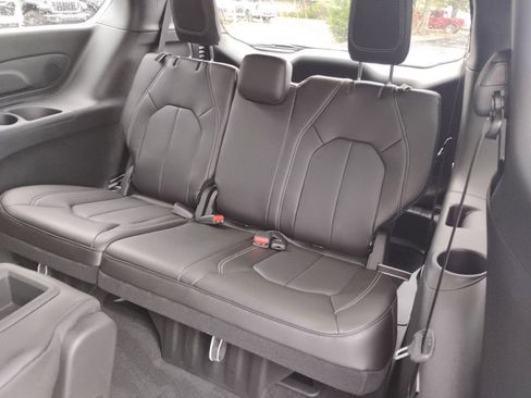 New 2026 Chrysler Pacifica Select image 15