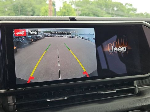 Certified 2025 Jeep Wrangler Unlimited Rubicon AWD/4WD image 19