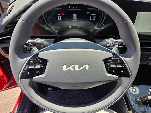 New 2025 Kia Niro EX image 11
