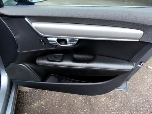 Used 2017 Volvo S90 T6 Momentum w/ Vision Package image 17