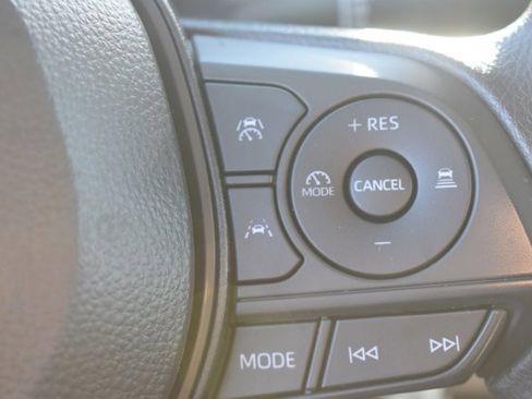 Used 2025 Toyota Corolla LE image 20