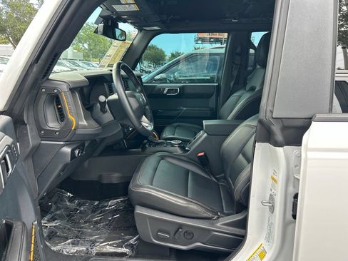 Used 2024 Ford Bronco Badlands w/ Sasquatch Package AWD/4WD image 15
