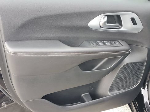 Used 2026 Chrysler Pacifica Limited w/ S Appearance Package FWD image 20
