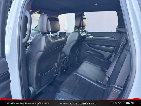 Used 2019 Jeep Grand Cherokee Laredo w/ Laredo X Package RWD image 14