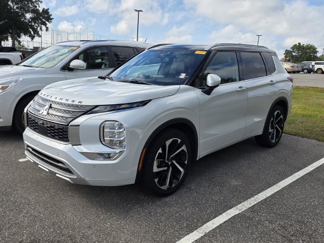 Used 2024 Mitsubishi Outlander SEL FWD image 14
