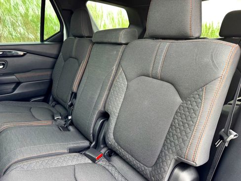 Used 2025 Honda Pilot Sport image 16