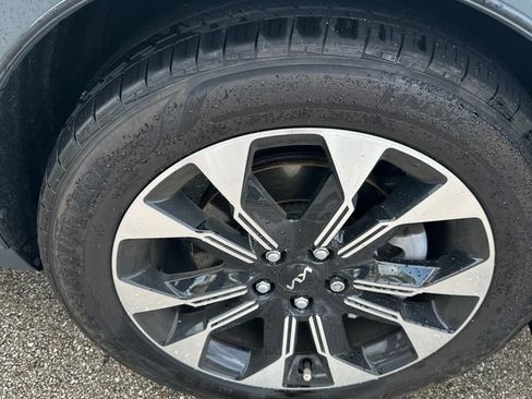 Certified 2024 Kia Carnival EX FWD image 13