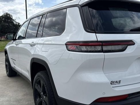 New 2025 Jeep Grand Cherokee L Laredo image 10