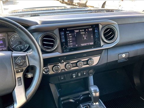 Used 2019 Toyota Tacoma TRD Sport image 6