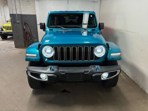 Used 2024 Jeep Wrangler Unlimited Sahara AWD/4WD image 5