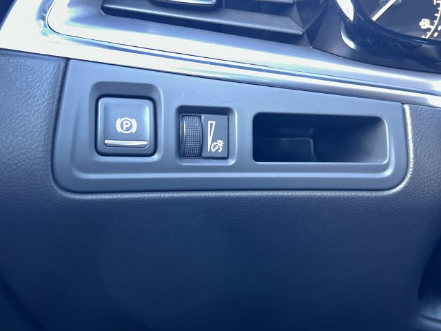 Certified 2024 Cadillac XT5 Luxury w/ LPO, Floor Liner Package AWD/4WD image 28