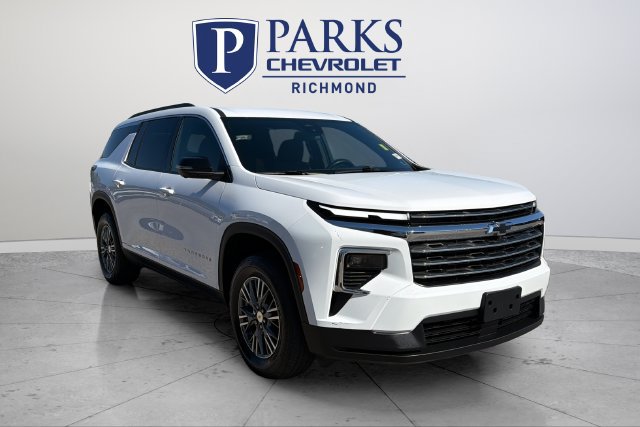 Used 2024 Chevrolet Traverse LT FWD image 1