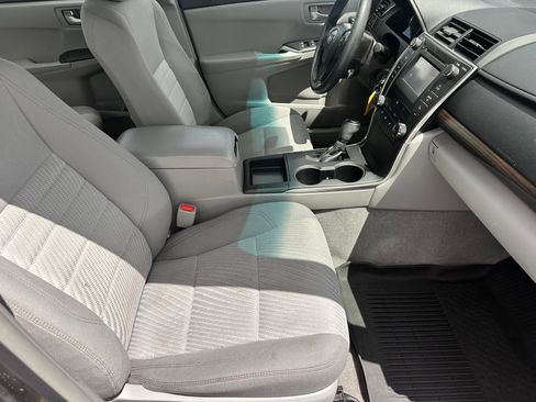 Used 2016 Toyota Camry LE FWD image 9