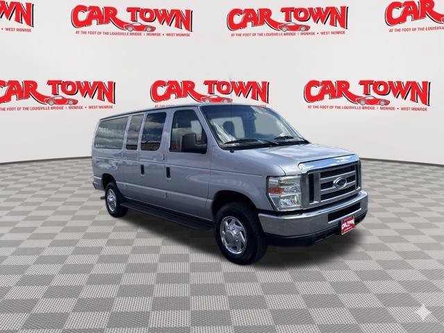 Used 2013 Ford E-350 and Econoline 350 XLT RWD image 2