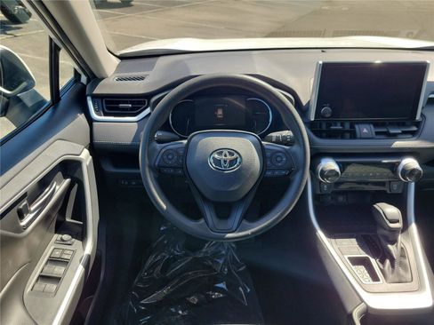 Used 2024 Toyota RAV4 XLE FWD image 10