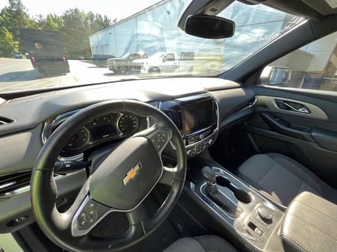 Used 2023 Chevrolet Traverse LT AWD/4WD image 13