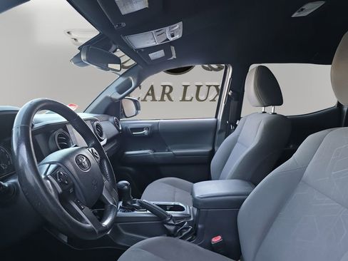 Used 2019 Toyota Tacoma TRD Off-Road RWD image 9