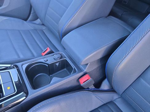 Used 2024 Volkswagen Golf R image 27