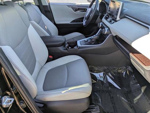 Used 2019 Toyota RAV4 Limited image 21