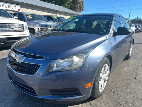 Used 2013 Chevrolet Cruze LS image 2