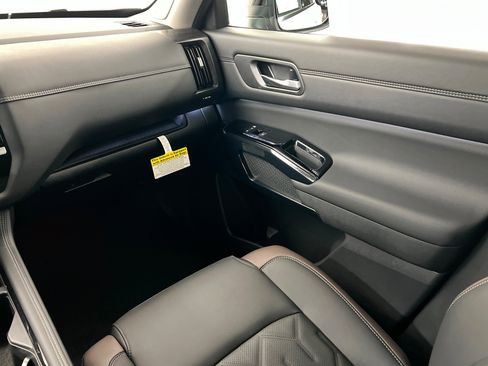 New 2026 Nissan Pathfinder Platinum image 10