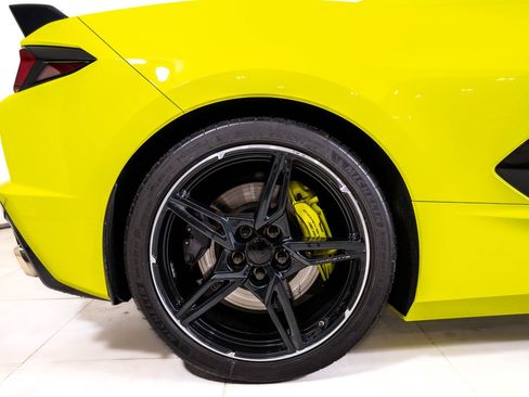 Used 2021 Chevrolet Corvette Stingray Premium Conv w/ Z51 Performance Package RWD image 16