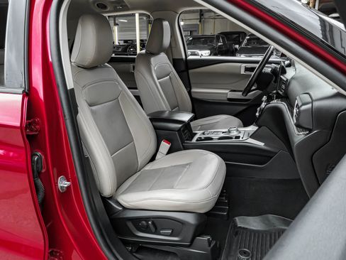 Used 2021 Ford Explorer Limited w/ Equipment Group 301A image 40