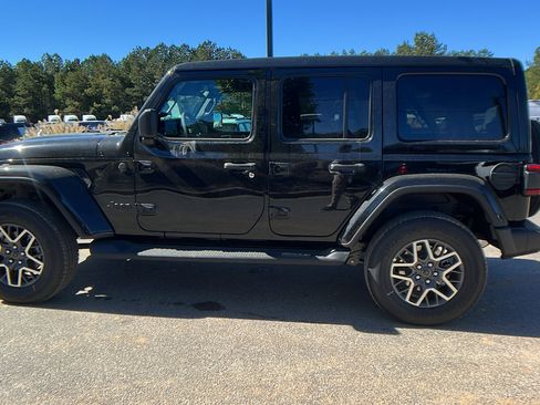 New 2026 Jeep Wrangler Unlimited Sahara AWD/4WD image 11