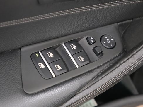 Used 2019 BMW 530e xDrive w/ Premium Package AWD/4WD image 28