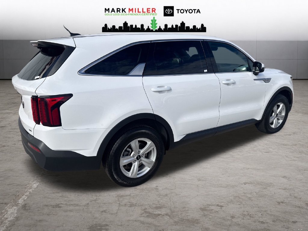 Used 2023 Kia Sorento LX AWD/4WD image 6