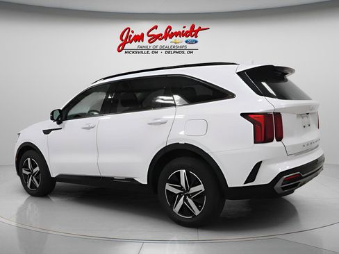 Used 2022 Kia Sorento S w/ Panoramic Sunroof Package FWD image 4