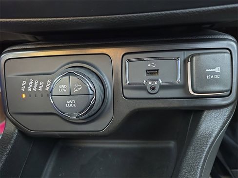 Used 2023 Jeep Renegade Trailhawk w/ Trailhawk Elite Group image 22