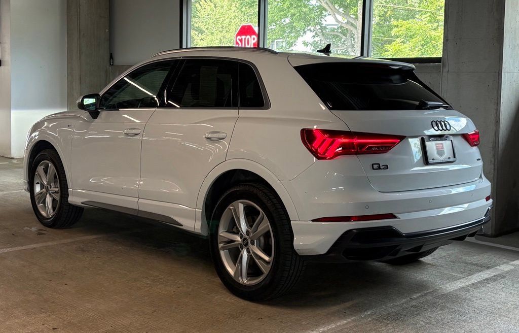 Used 2022 Audi Q3 2.0T Premium Plus w/ Premium Plus Package AWD/4WD image 3