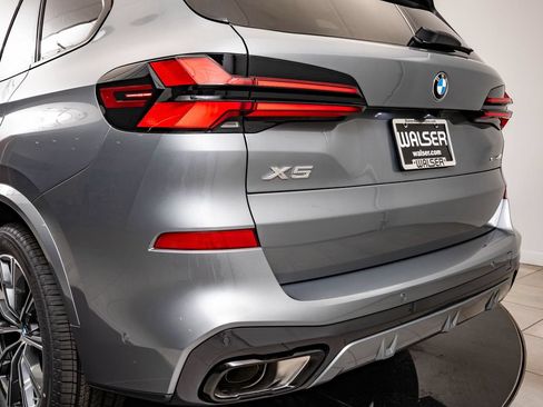New 2026 BMW X5 xDrive40i w/ M Sport Package AWD/4WD image 19