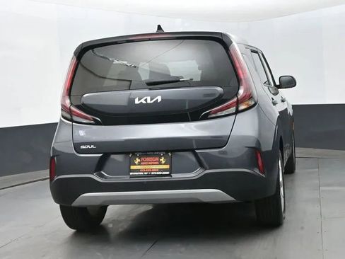 Used 2025 Kia Soul LX w/ LX Technology Package FWD image 8
