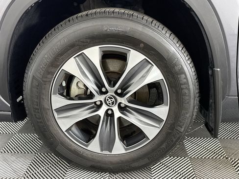 Used 2023 Toyota Highlander XLE image 37