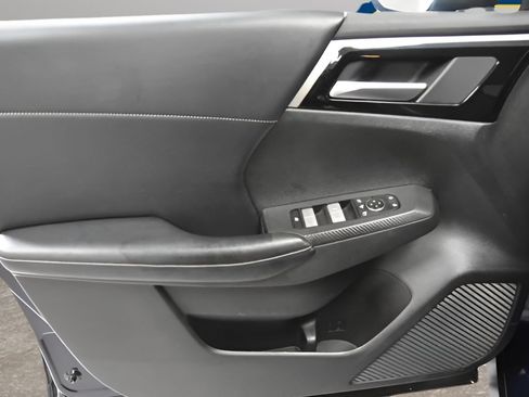 Used 2024 Mitsubishi Outlander SE FWD image 12