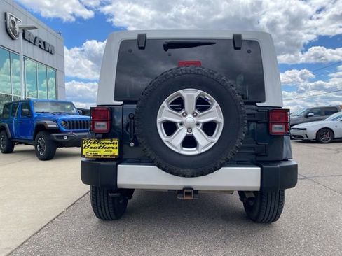 Used 2017 Jeep Wrangler Unlimited Sahara w/ Quick Order Package 24E Chief AWD/4WD image 6