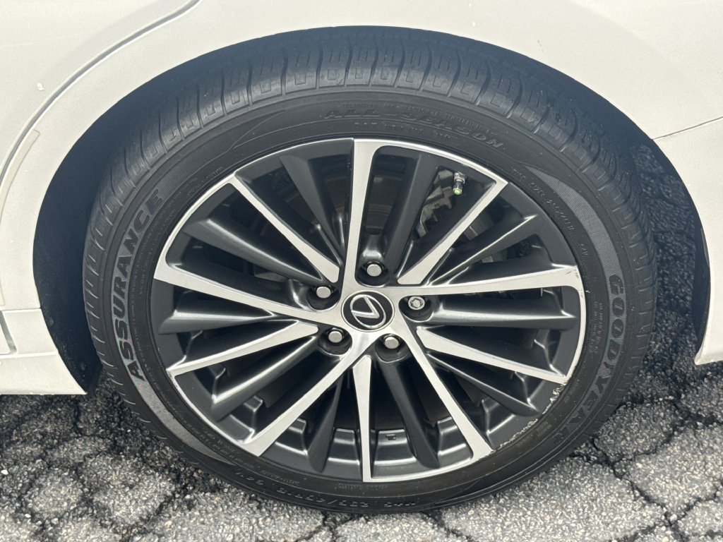 Used 2022 Lexus ES 300h w/ Premium Package FWD image 19