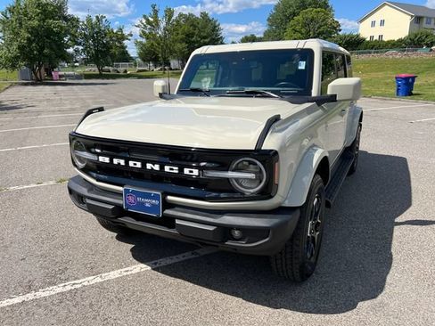 Used 2025 Ford Bronco Outer Banks AWD/4WD image 4