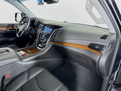 Used 2019 Cadillac Escalade Premium Luxury image 34