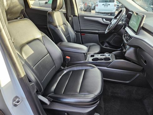 Used 2025 Ford Escape Platinum image 35