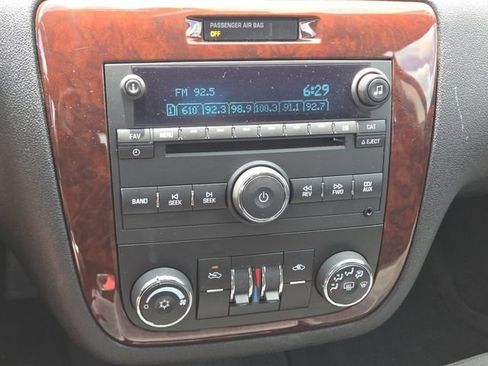 Used 2009 Chevrolet Impala LT FWD image 22