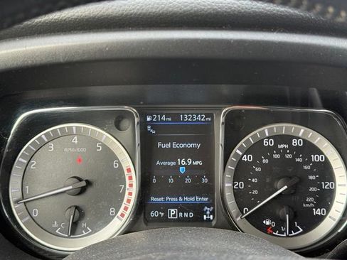 Used 2019 Nissan Titan SV w/ SV Convenience Package AWD/4WD image 18