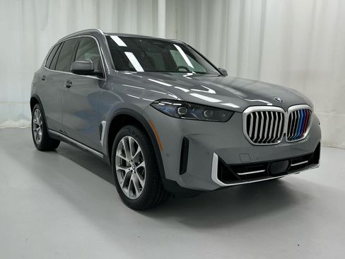 Used 2025 BMW X5 xDrive40i w/ Parking Assistance Package AWD/4WD image 2