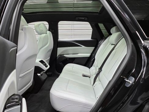 Used 2024 Cadillac Lyriq Luxury RWD image 17