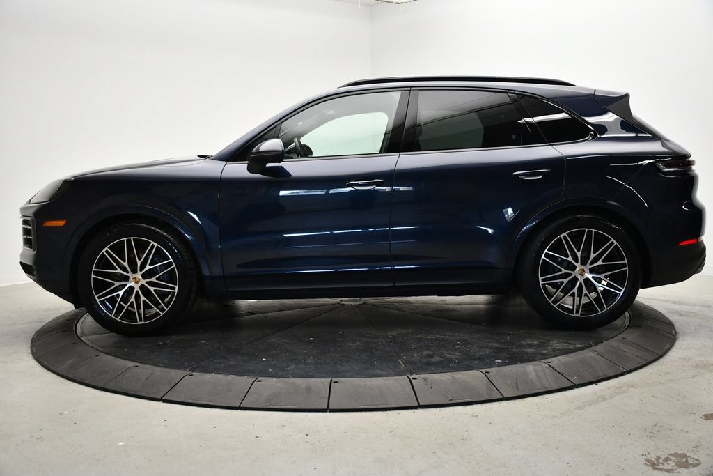 Certified 2025 Porsche Cayenne AWD/4WD image 2
