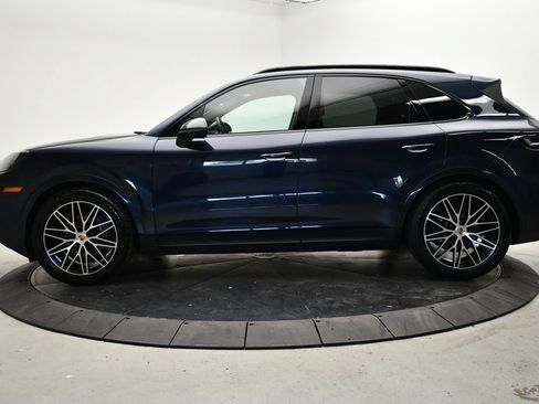 Certified 2025 Porsche Cayenne AWD/4WD image 2